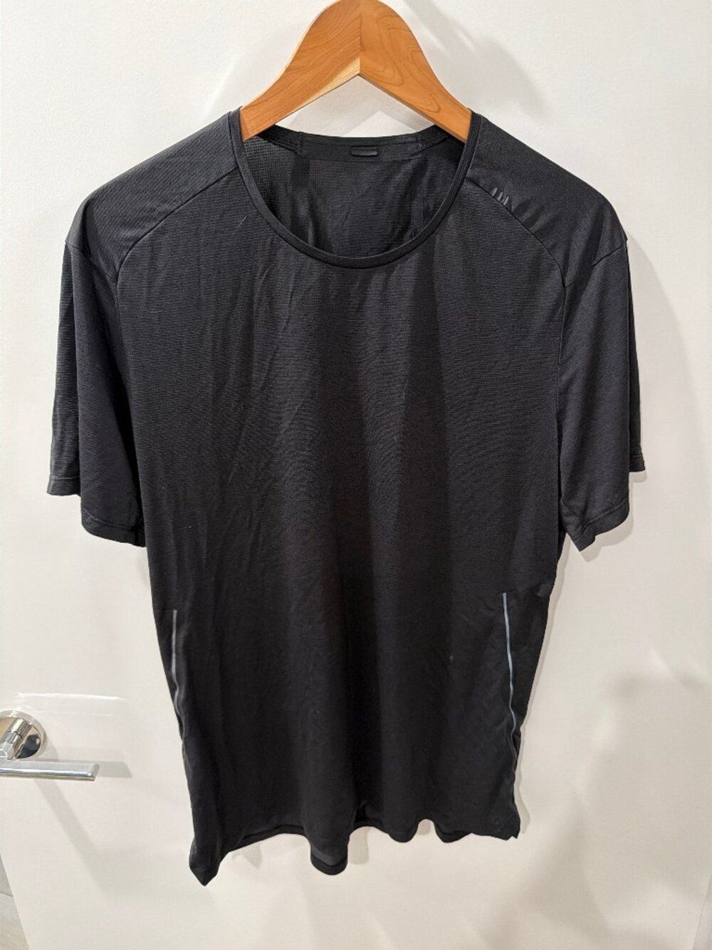 Lululemon Black Running Tee L — reflective stripes